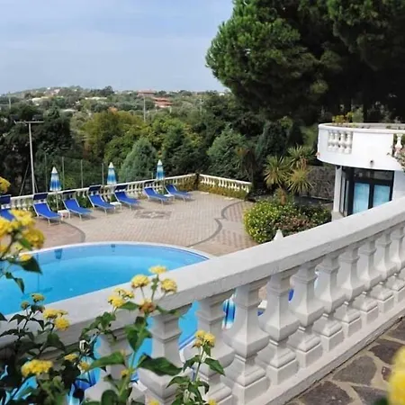 Villaggio Pineta Petto Bianco Hotel apartamentowy 4*