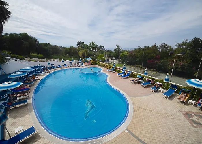 Lägenhetshotell Villaggio Pineta Petto Bianco 4*