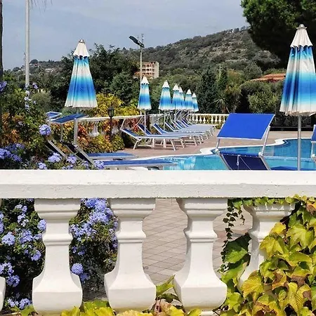 Villaggio Pineta Petto Bianco Capo Vaticano