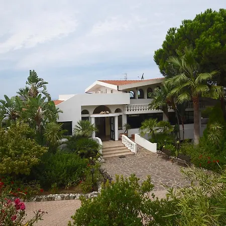 Apartahotel Villaggio Pineta Petto Bianco