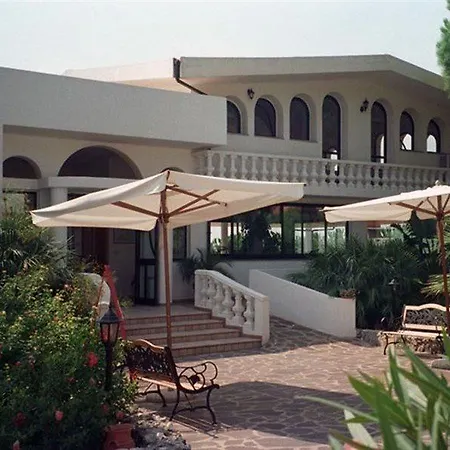 Villaggio Pineta Petto Bianco Apartahotel 4*