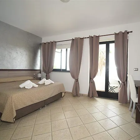 Apartahotel Villaggio Pineta Petto Bianco Capo Vaticano