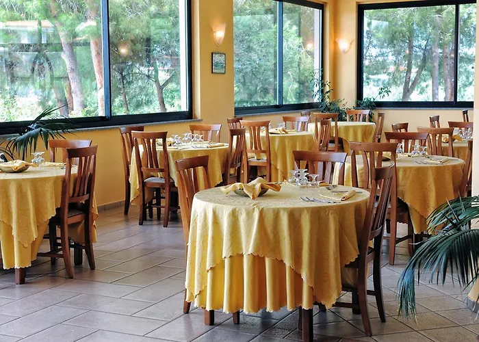 Villaggio Pineta Petto Bianco 4* Capo Vaticano