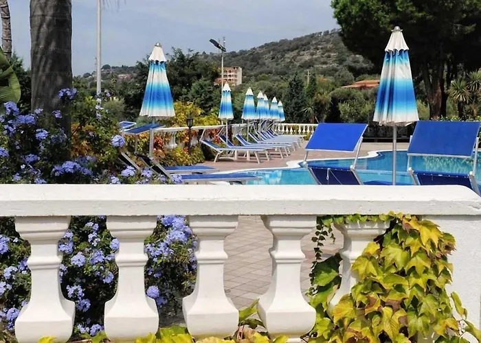 Villaggio Pineta Petto Bianco 4*