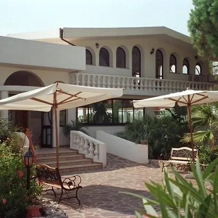 Apartahotel Villaggio Pineta Petto Bianco