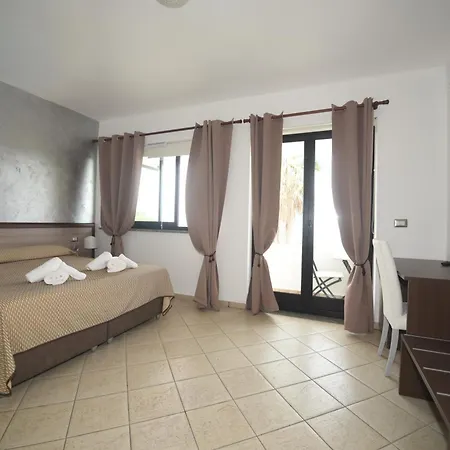Villaggio Pineta Petto Bianco 4*