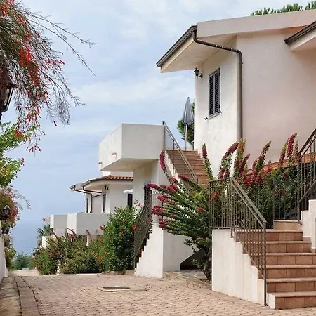 Apartahotel Villaggio Pineta Petto Bianco Capo Vaticano